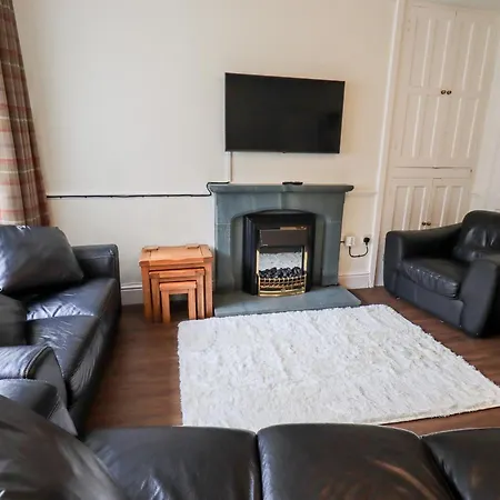 6 Calgarth View *